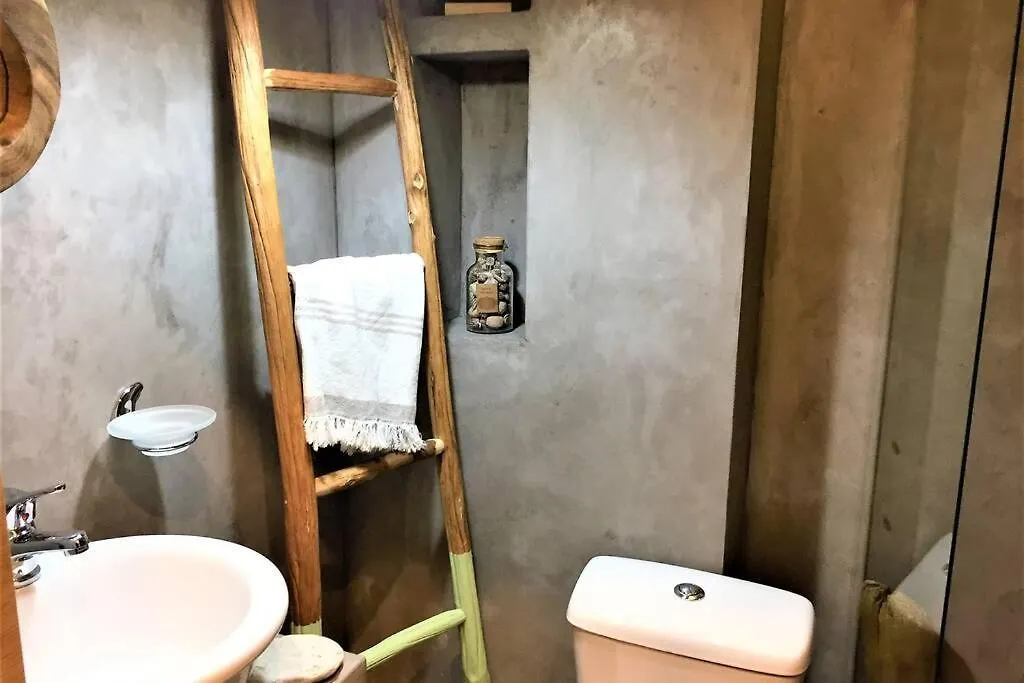 Cosy Industrial Style Little Home Just 5Minutes From Waterfront Thessaloniki Griekenland